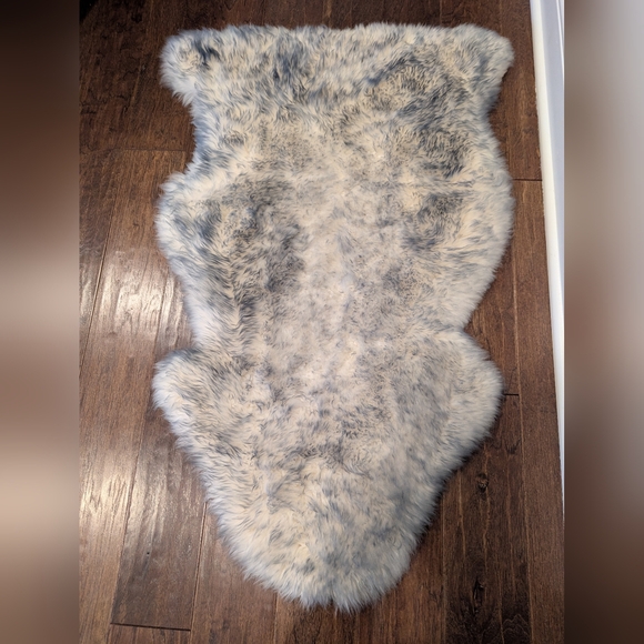 Overland | Accents | Single Pelt Australian Sheepskin Rug 2 X 35 Grey ...